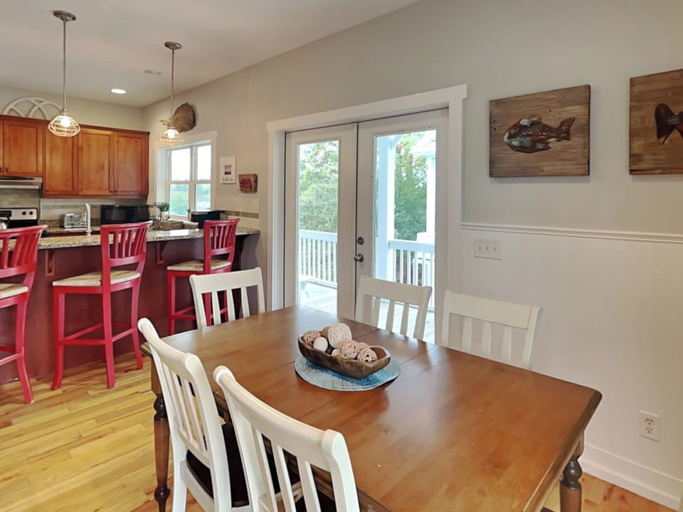 Dining & Kitchen