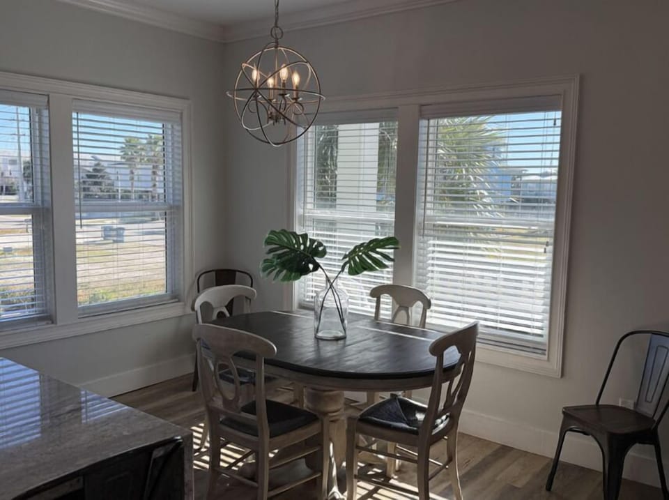 House, Multiple Beds (Lightly Salted) | Dining