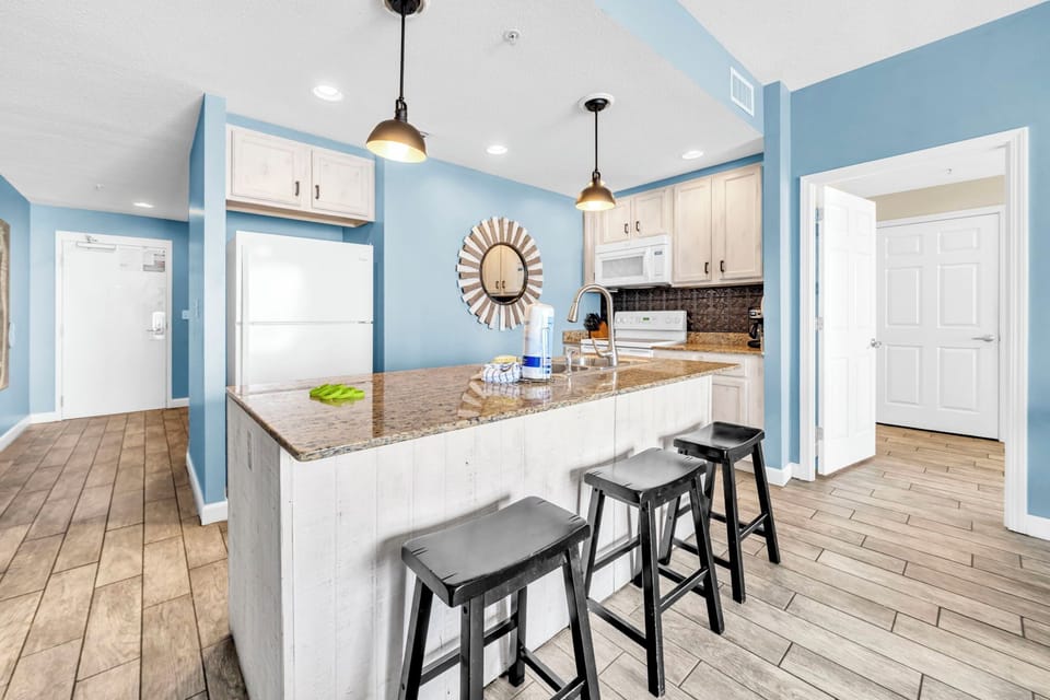 Eat-in bar seating