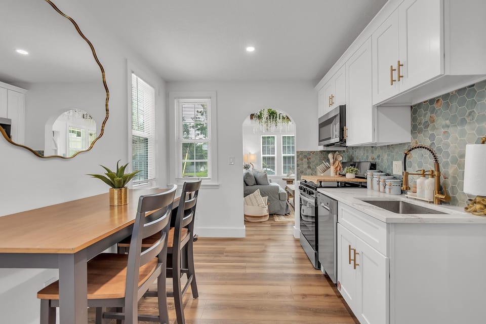 Condo, 1 King Bed with Sofa bed (La Barra #101) | Private kitchen | Oven, toaster