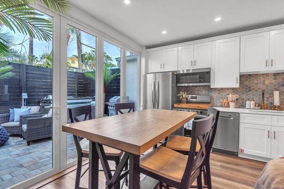 Condo, Multiple Beds (La Barra #101.5) | Dining