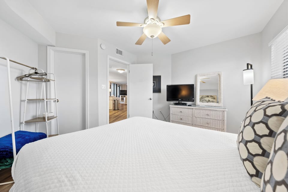 Guest bedroom
