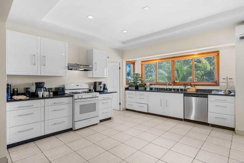 Fully equipped kitchen