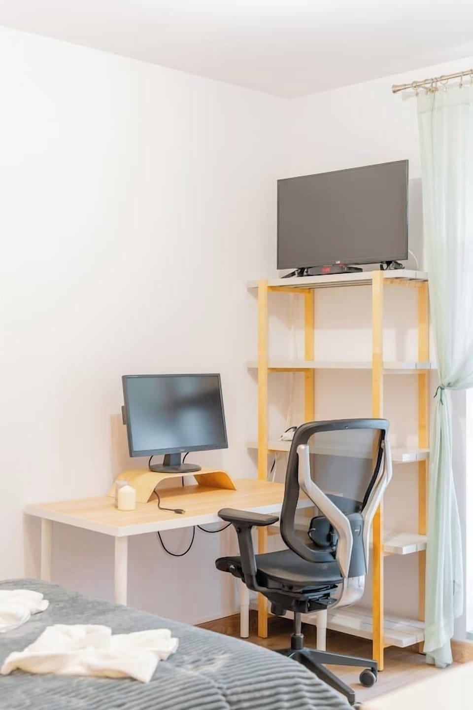 Kraków cozy 46m2 Apartment with Workspace - Perfect for Business Trips - Book Now with RENTUJEMY