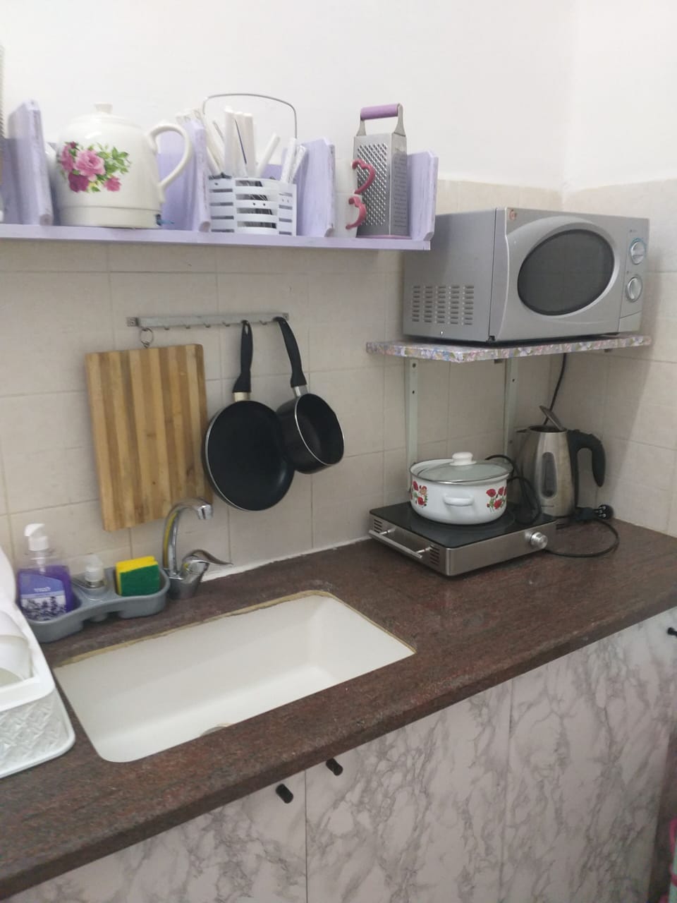 Romantic Triple Room | Private kitchen | Fridge, microwave, stovetop, coffee/tea maker