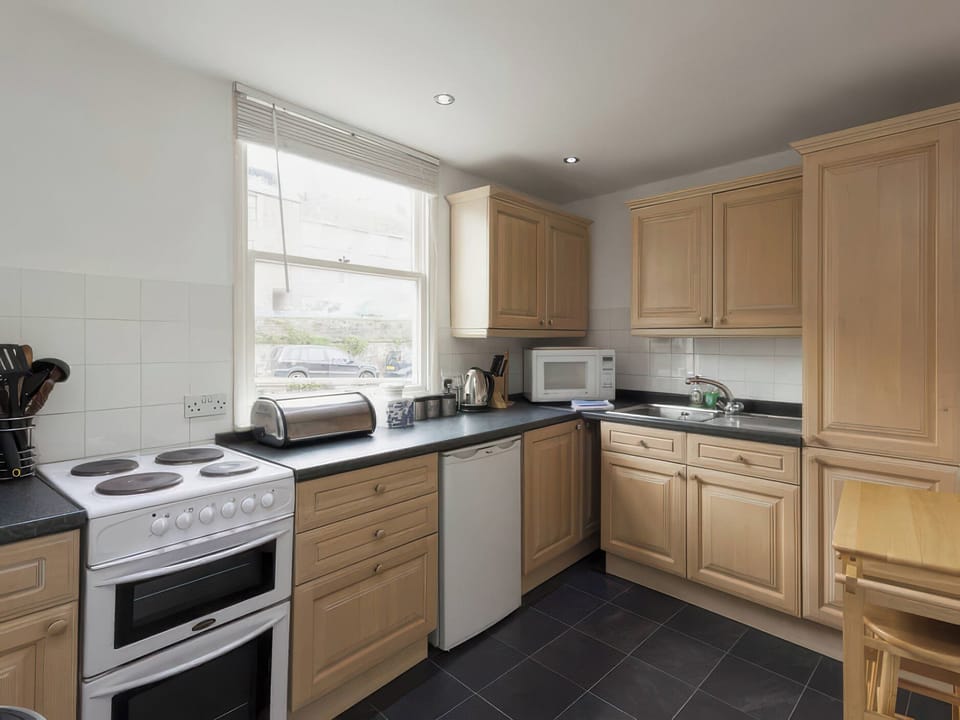 Cottage | Private kitchen | Cookware/dishes/utensils
