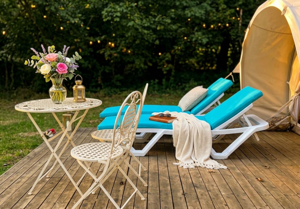 Peaceful glamping stay with sun loungers for a relaxing getaway near Hull
