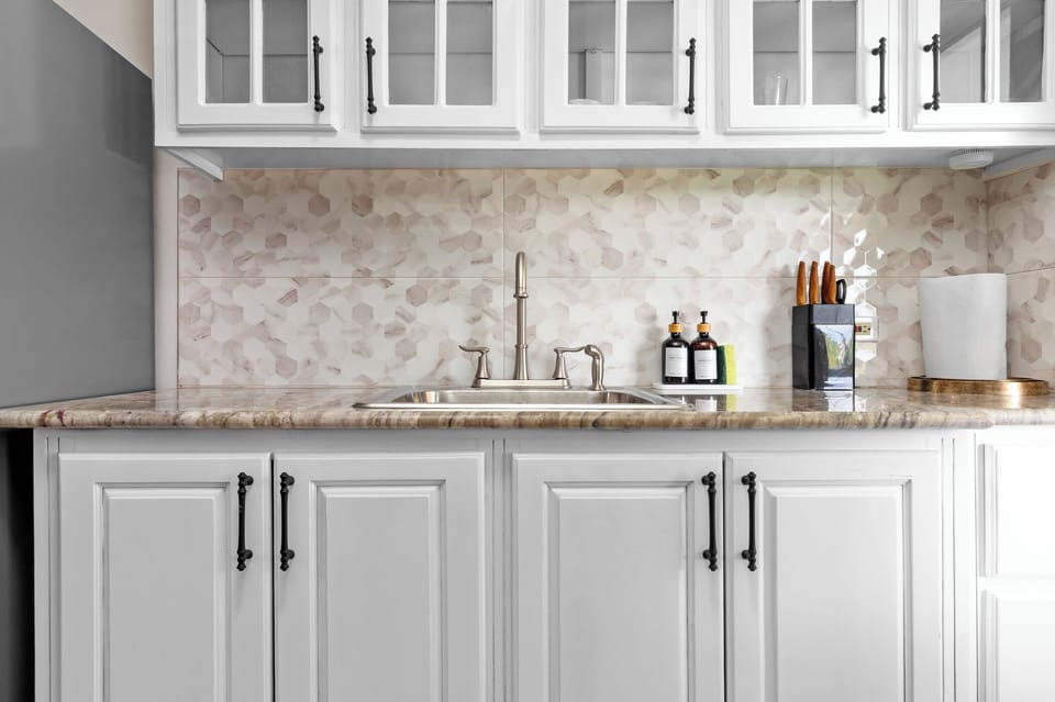 Room | Private kitchen | Coffee/tea maker, full-size fridge, toaster, blender