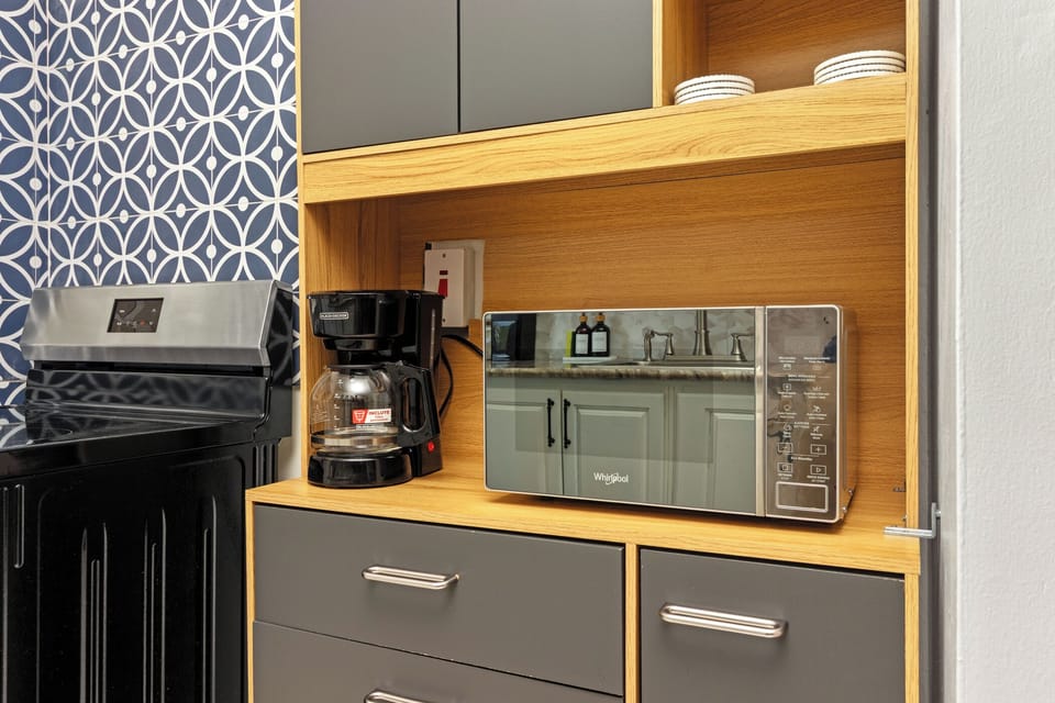 Room | Private kitchen | Coffee/tea maker, full-size fridge, toaster, blender
