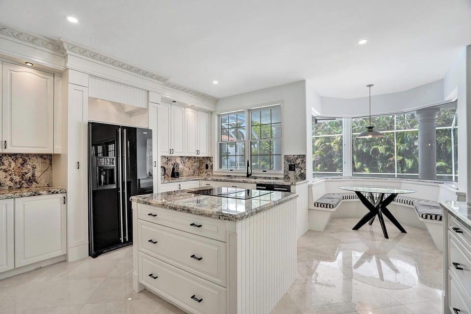 Luxury House, Private Pool, Pool View | Private kitchen | Electric kettle, toaster