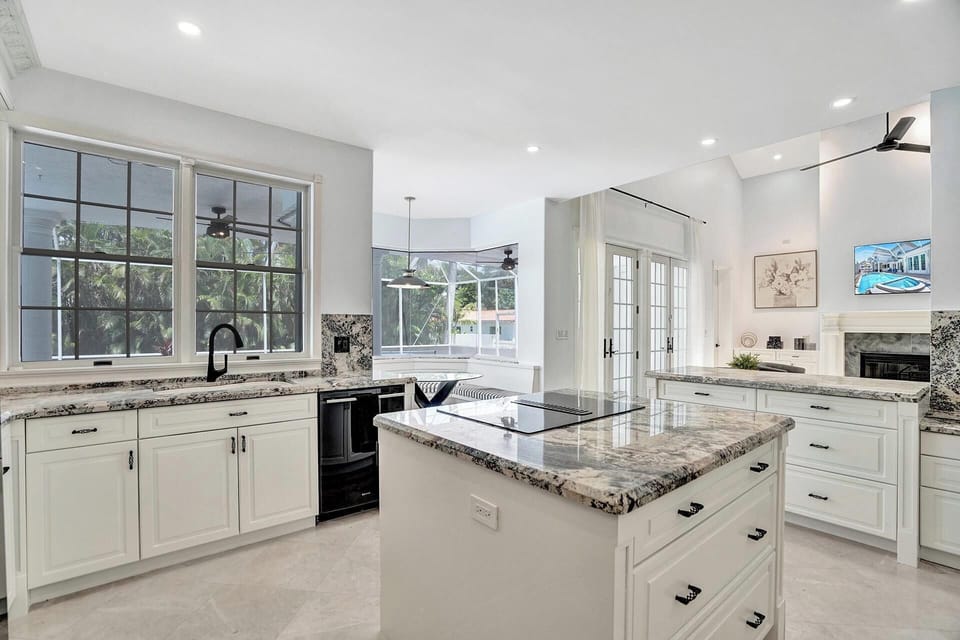 Luxury House, Private Pool, Pool View | Private kitchen | Electric kettle, toaster