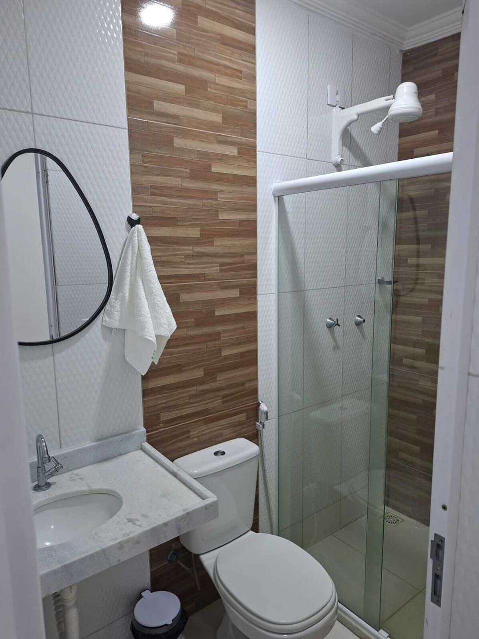 Classic Twin Room | Bathroom | Shower, hair dryer, towels, soap