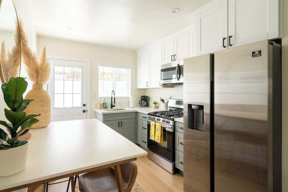 Cook up breakfast, lunch and dinner in the modern kitchen