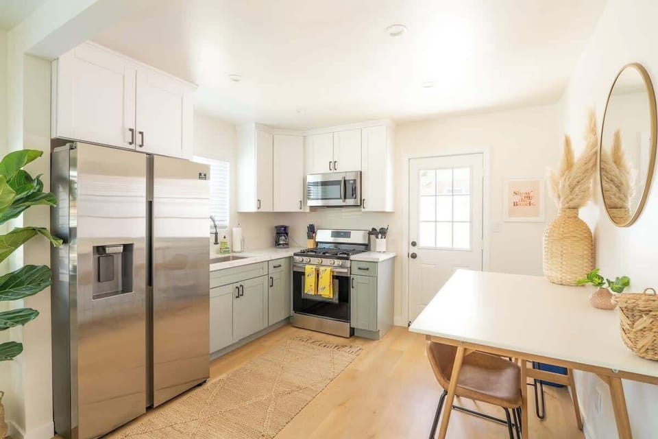 Cook up breakfast, lunch and dinner in the modern kitchen