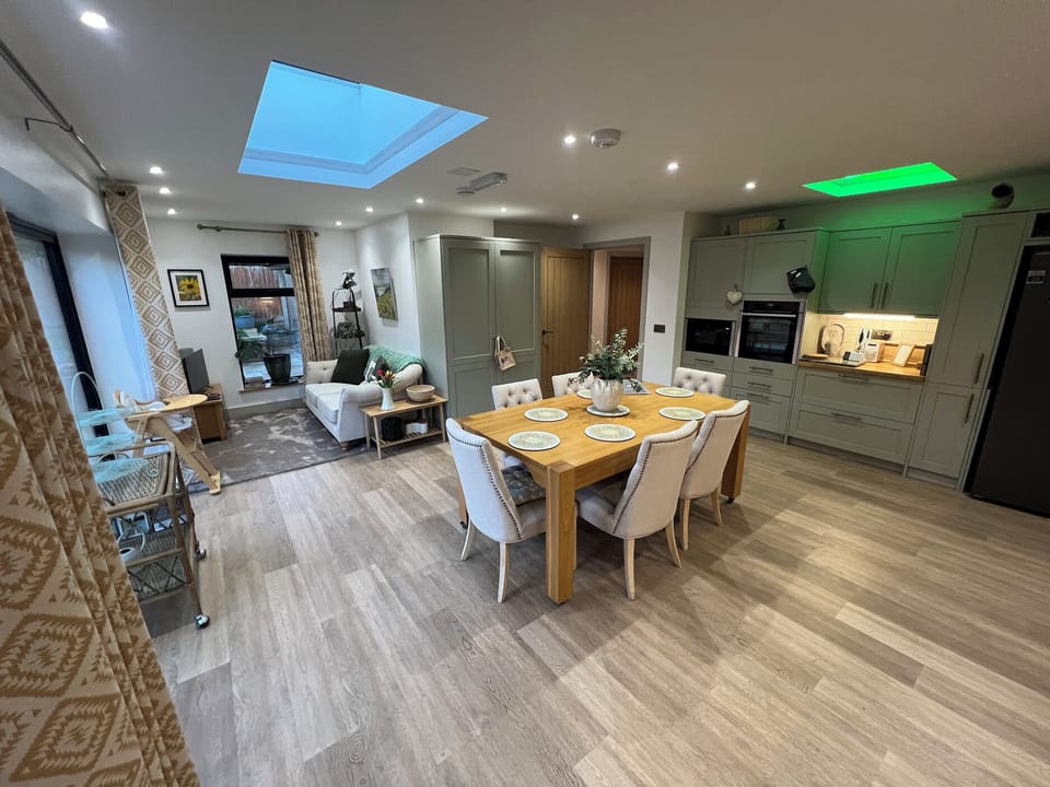 Cottage | Dining