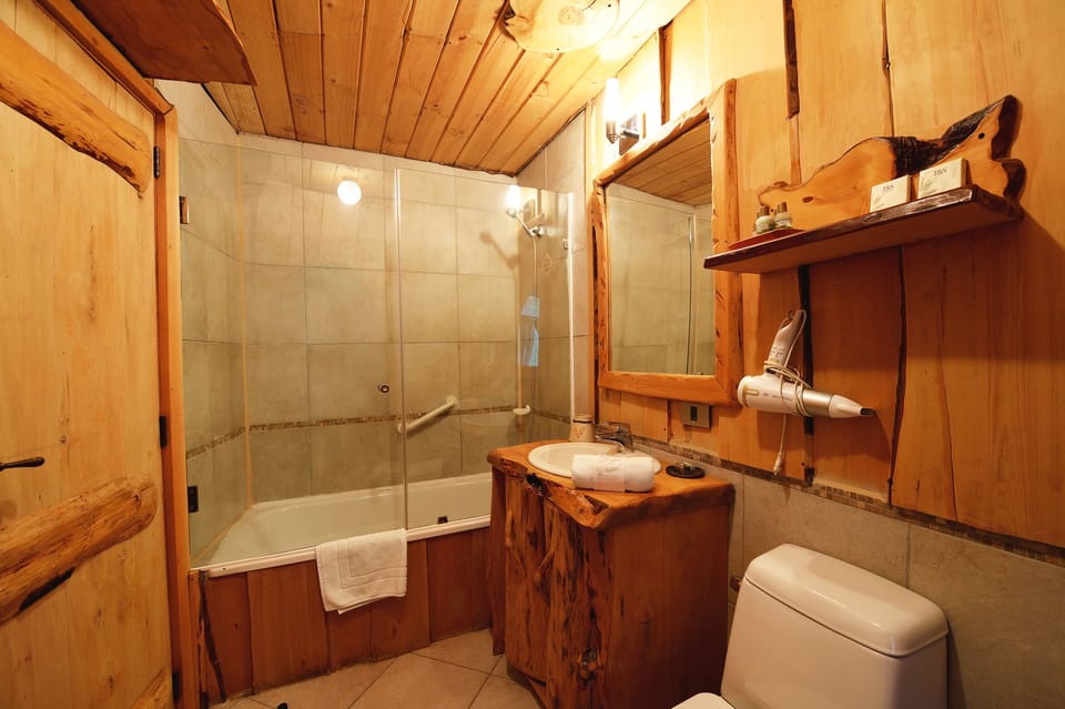 Superior Double Room, 1 Queen Bed | Bathroom | Free toiletries, hair dryer, bathrobes, slippers