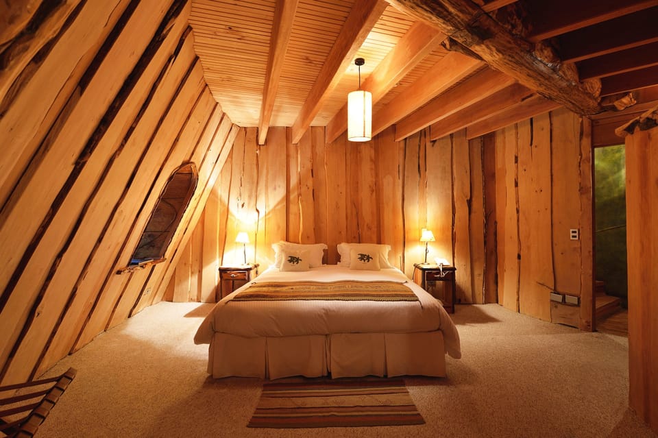 Superior Double Room | Minibar, in-room safe, blackout drapes, bed sheets