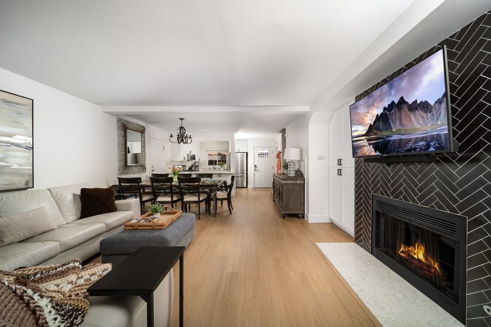 Please note that the Fireplace not operable. 