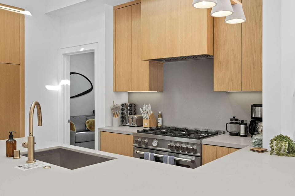 Kitchen | Gas Range & Gold Faucet