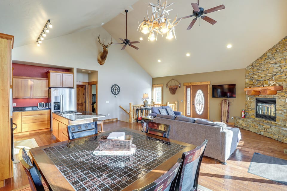 Dining Area | Dishware & Flatware | Upper Level