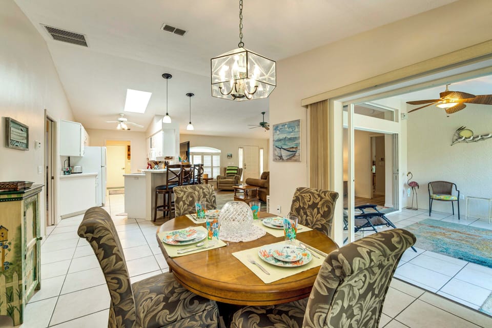 Dining Area | Dishware/Flatware
