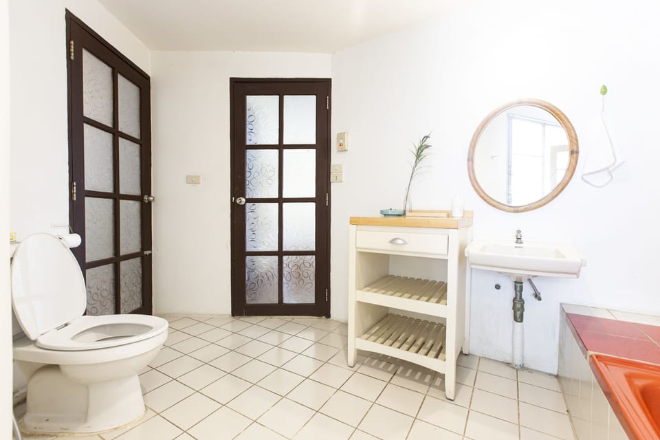 Deluxe Double Room, 1 King Bed, Balcony | Bathroom | Shower, free toiletries, hair dryer, bidet