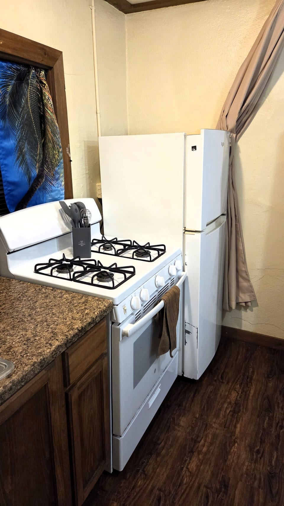 A microwave and drip coffee maker are also provided.