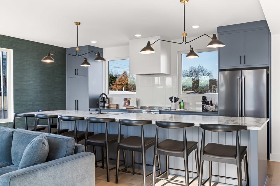 The Linden – Open kitchen with island seating