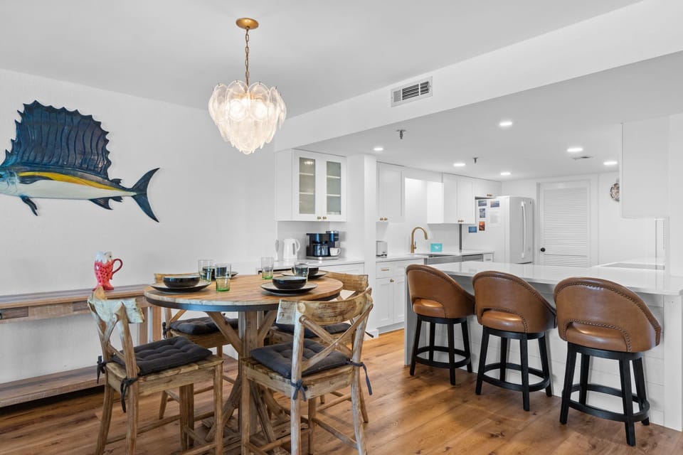Condo (Surf Dweller 406 - The Beachcomber ) | Interior