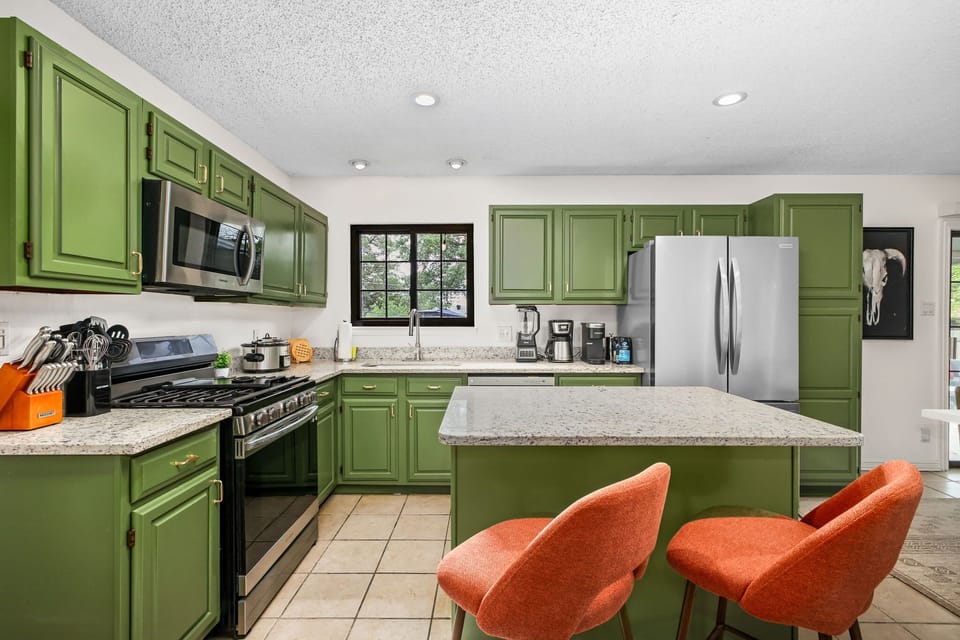 Our fully stocked kitchen is ready for your culinary creations—everything you need is right at your fingertips!