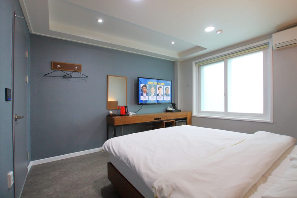 Standard Room | Blackout drapes, soundproofing, free WiFi, bed sheets