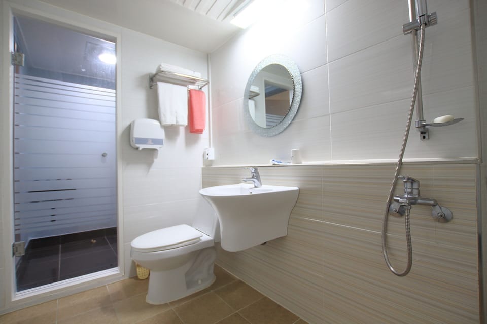Standard Twin Room | Bathroom sink