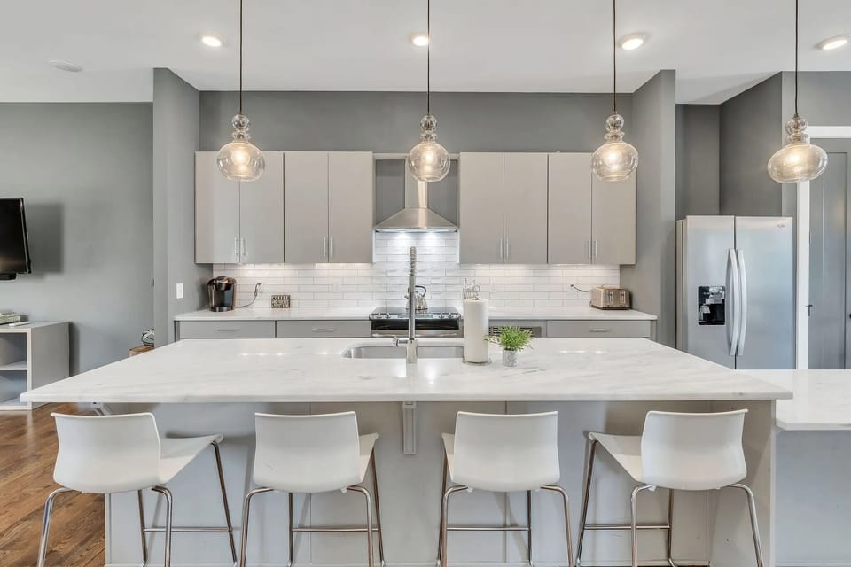 Kitchen island with bar seating for 4