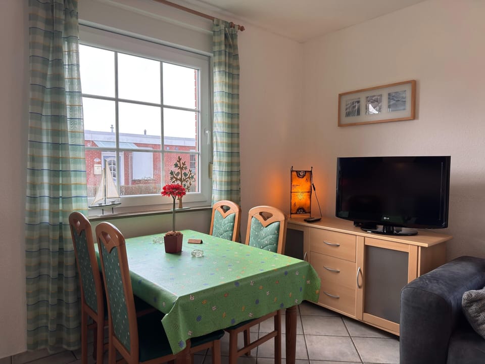 Bungalow | Dining