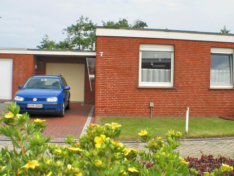 Bungalow | Property grounds