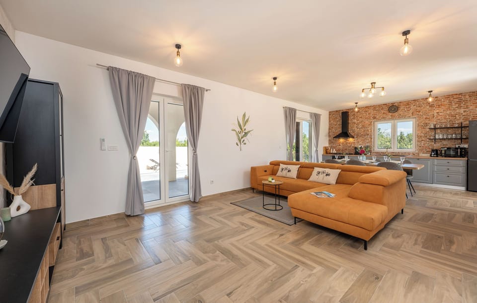 Villa | Living room | Fireplace
