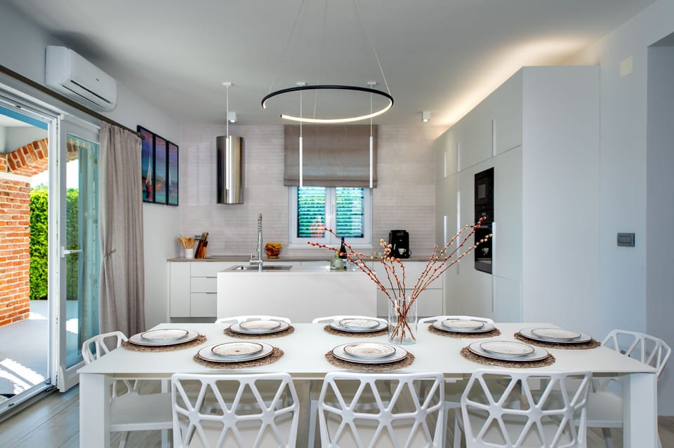 Villa | Dining