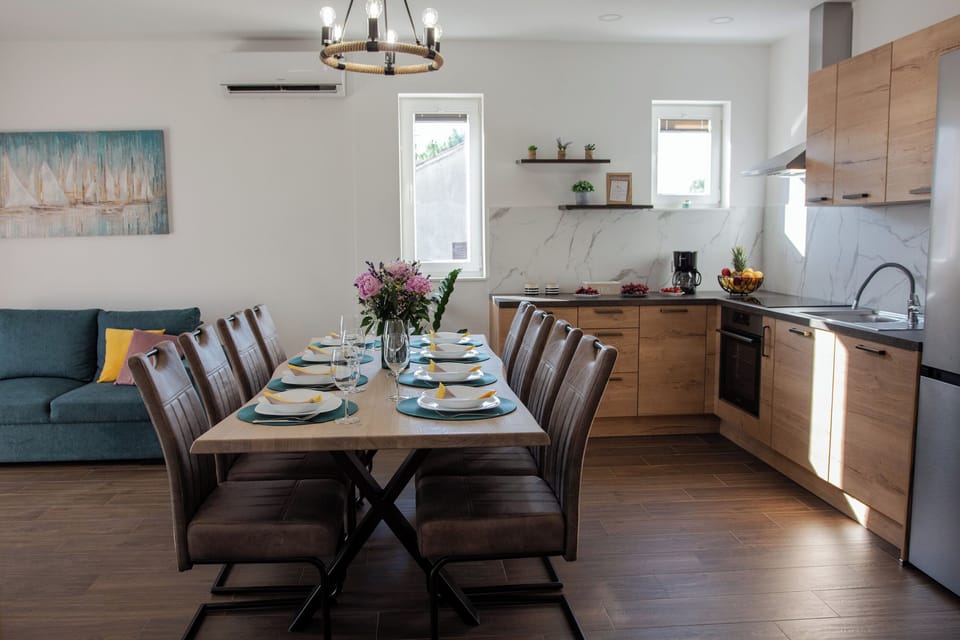 Villa | Dining