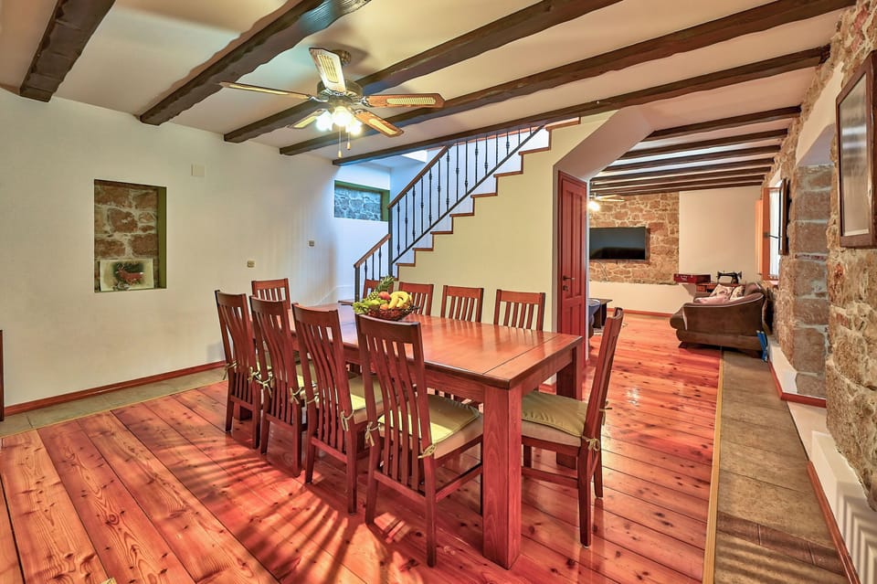 Villa | Living room | Fireplace, DVD player