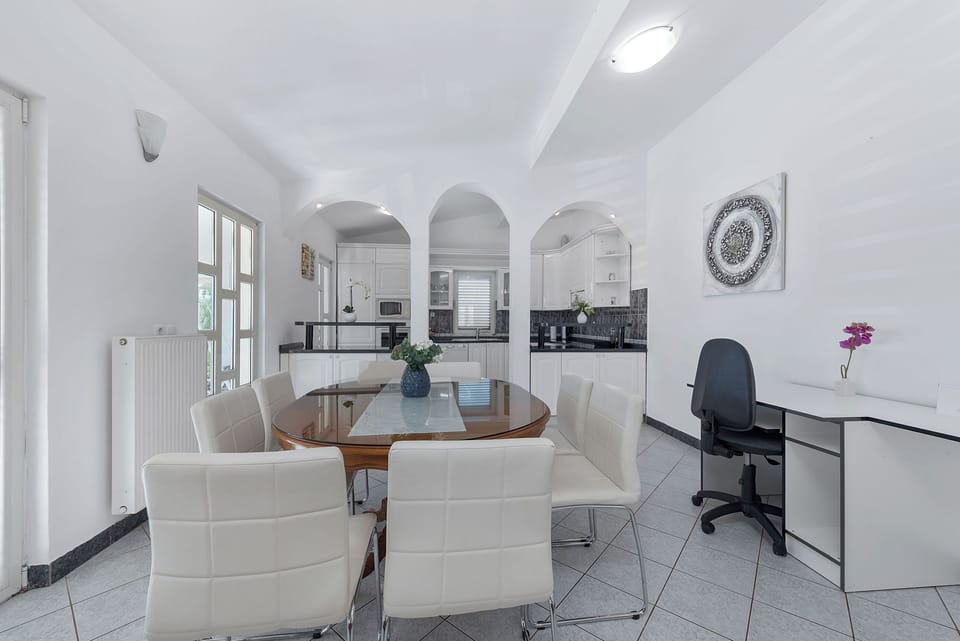 Villa | Dining