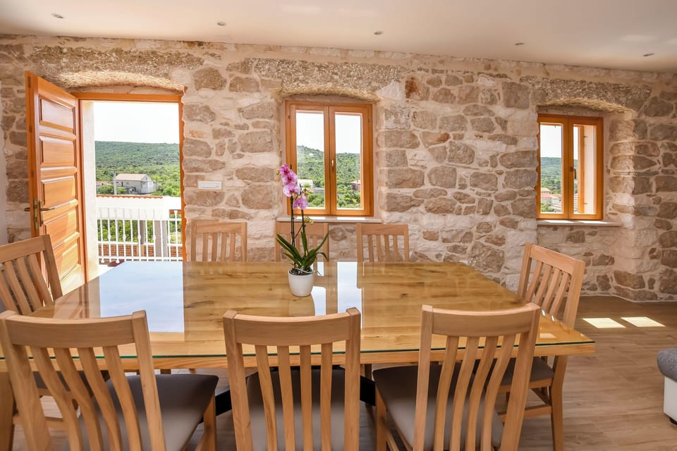 Villa | Dining