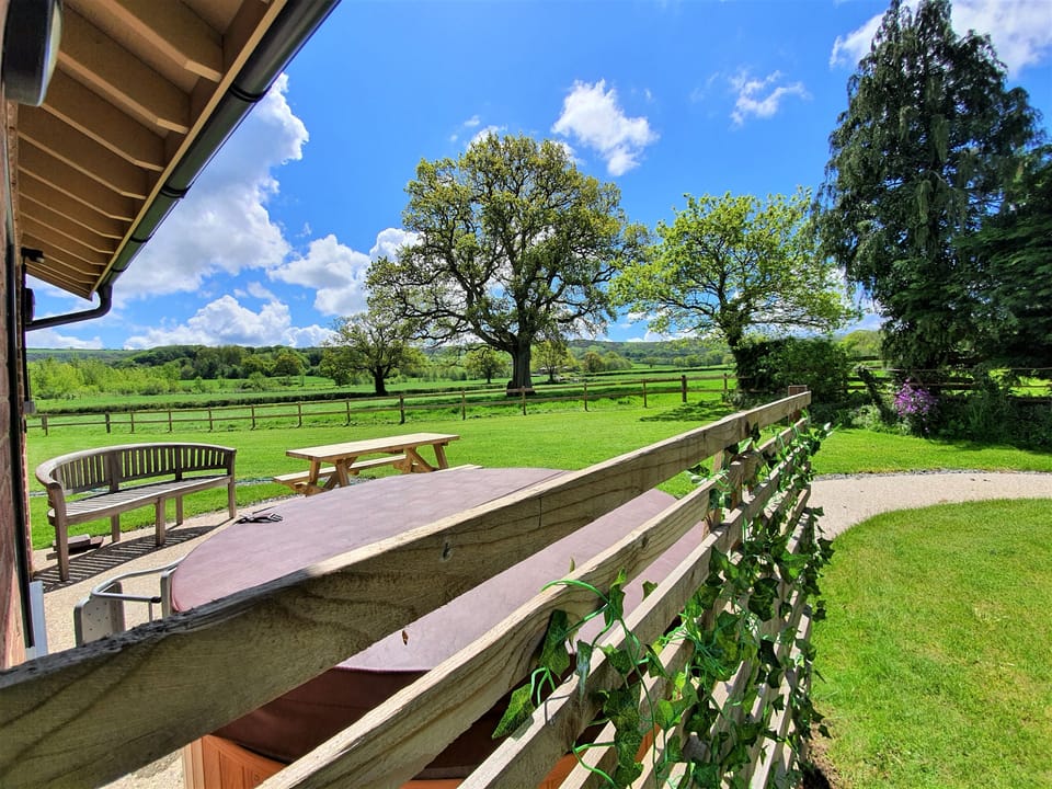 Woodside Retreat West Wing with gardens, patios and three hot tubs