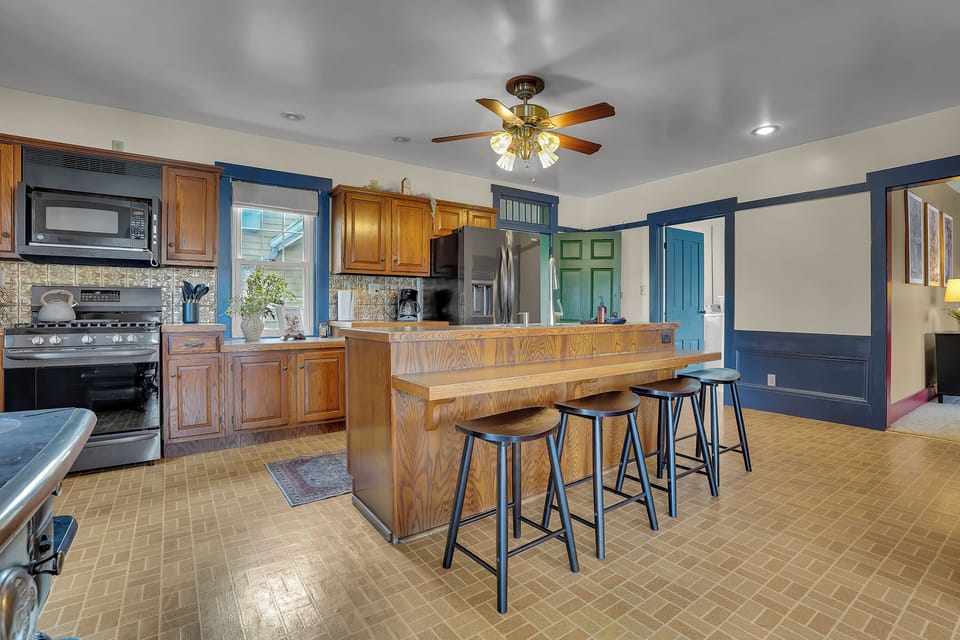 Gorgeous kitchen with stainless steel appliances. You'll want to make some homemade meals for sure!