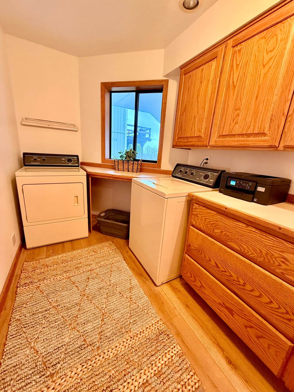 Laundry room with washer & Dryer