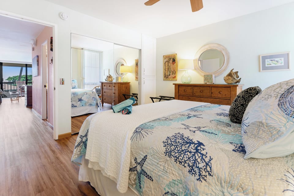 Queen bed in the bedroom.