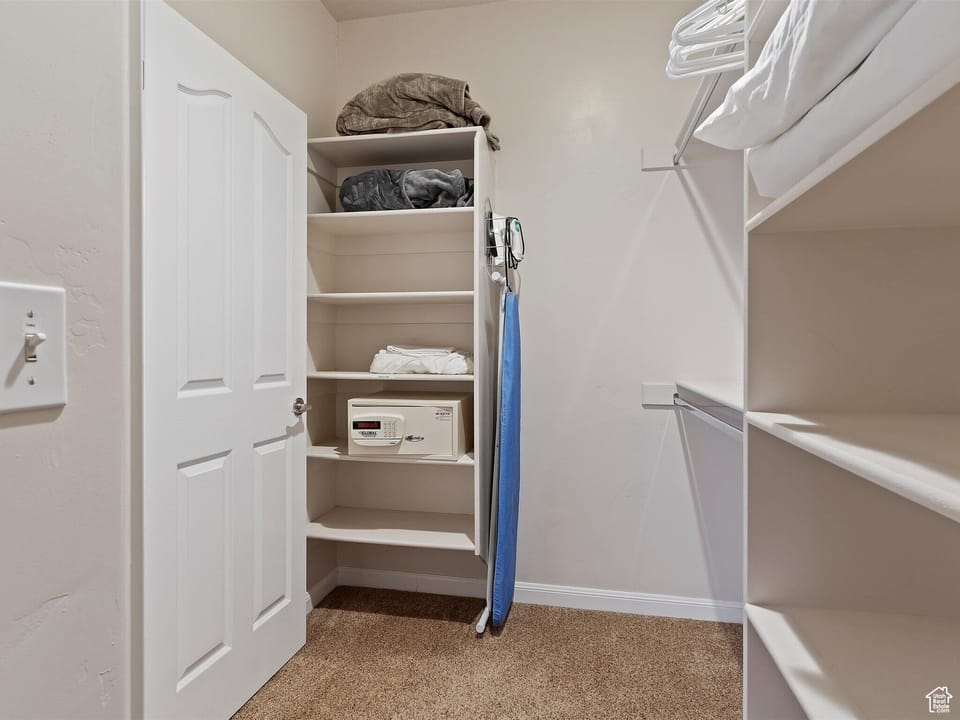 Keep your clothes and luggage organized with ease.