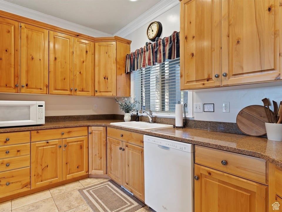 Fully equipped kitchen with modern appliances.