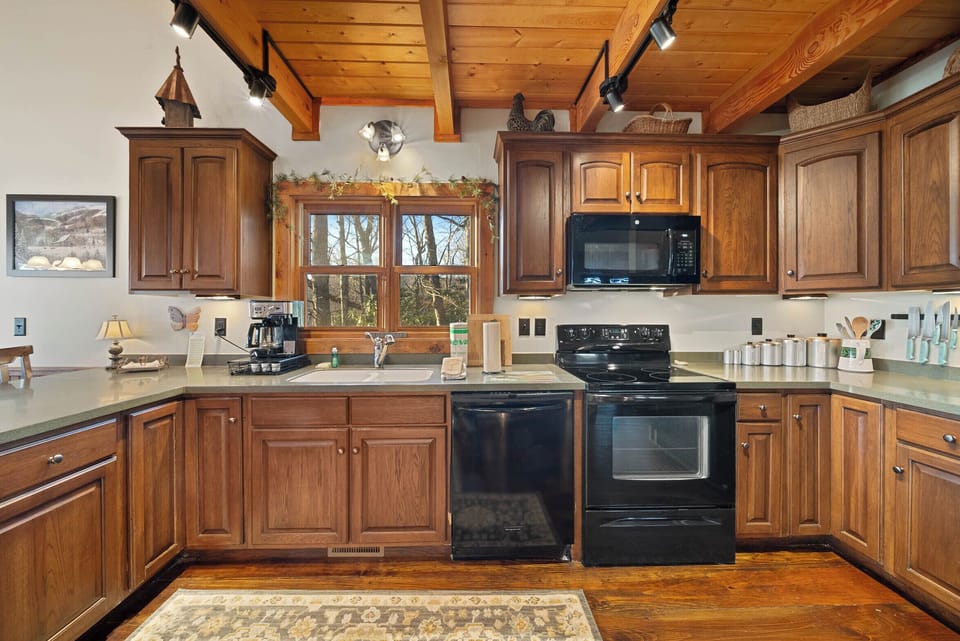 Well-Equipped Functional Kitchen