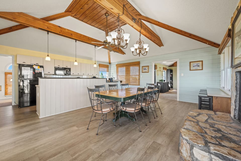Dining Area - Top Level