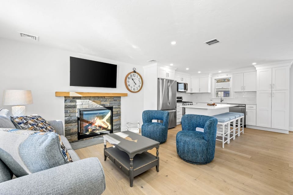 Open area living room and kitchen